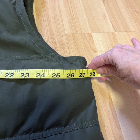 Eddie Bauer Men’s 2XL 650 down vest. Full zip.Olive green with zippered pockets. - Picture 9 of 10